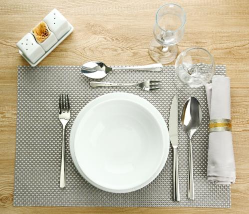 5 PRAKTILIST lauanõud, mis peaksid igal perenaisel kodus olema