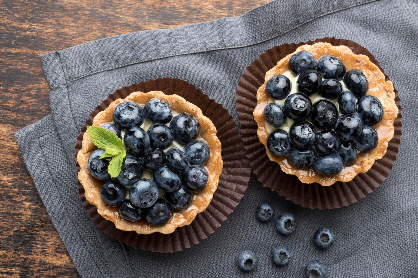 top-view-blueberry-desserts-with-mint_23-2148689836.jpg