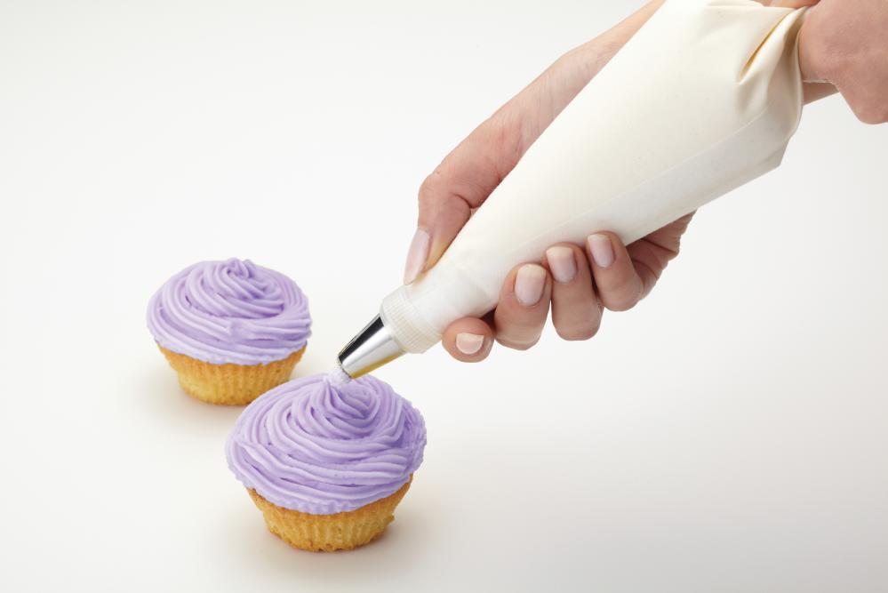 KITCHENCRAFT SWEETLY DOES IT ICING STARTER KIT, 8 PIECE SET, Sweetly Does It