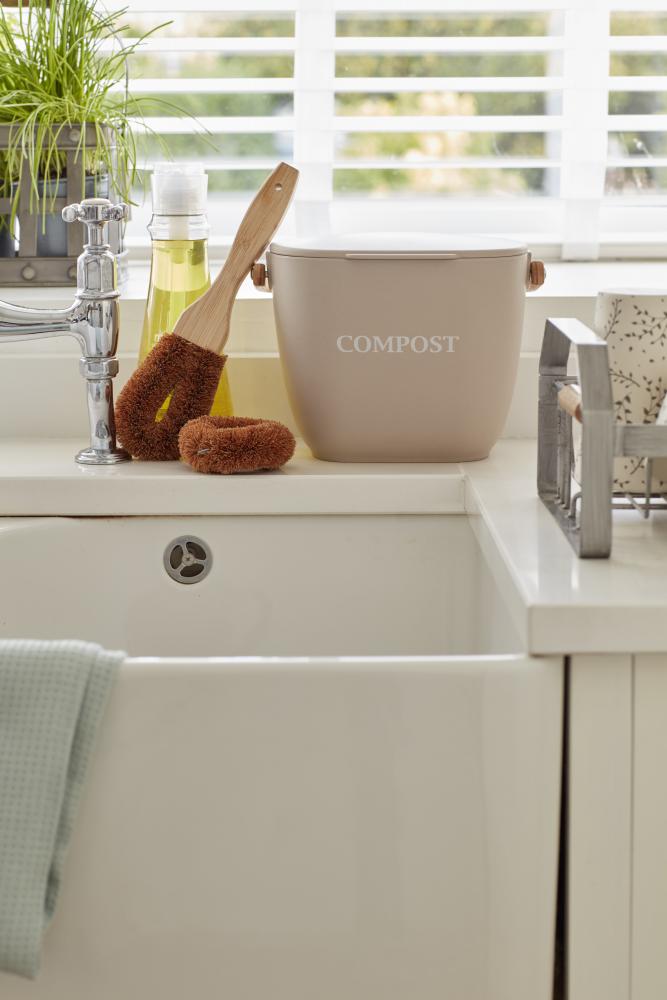 KITCHENCRAFT NATURAL ELEMENTS ECO-FRIENDLY COCONUT DISH BRUSH, Natural Elements