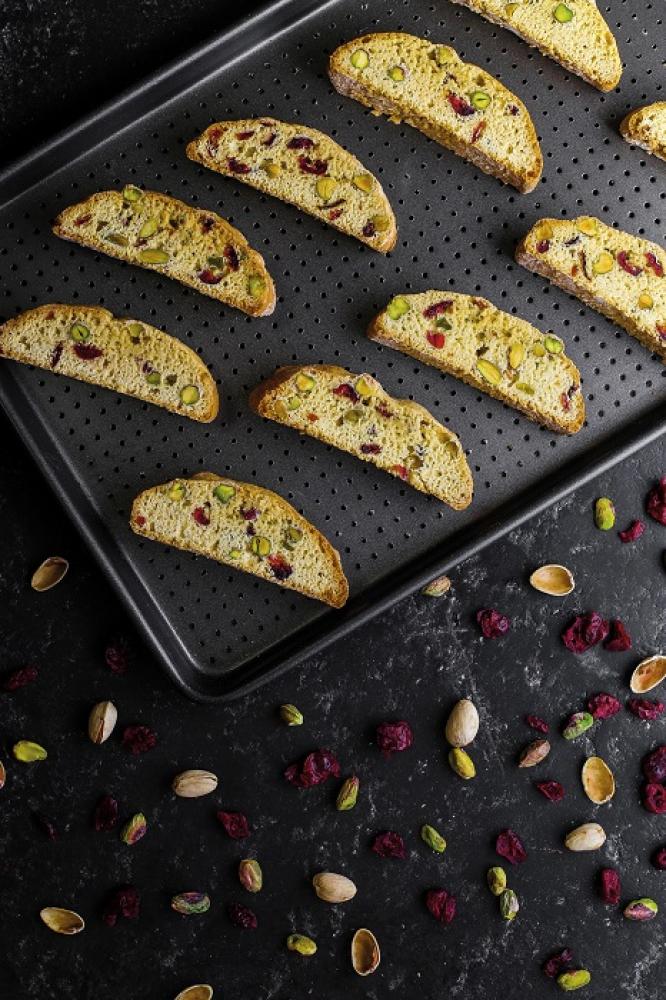 MASTERCLASS CRUSTY BAKE NON-STICK BAKING/COOKIE TRAY, 39X27X2CM, SLEEVED, Masterclass