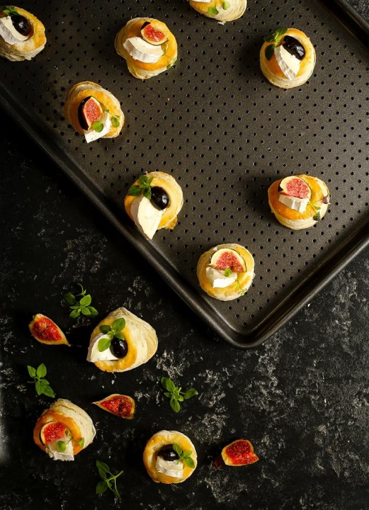 MASTERCLASS CRUSTY BAKE NON-STICK BAKING/COOKIE TRAY, 39X27X2CM, SLEEVED, Masterclass